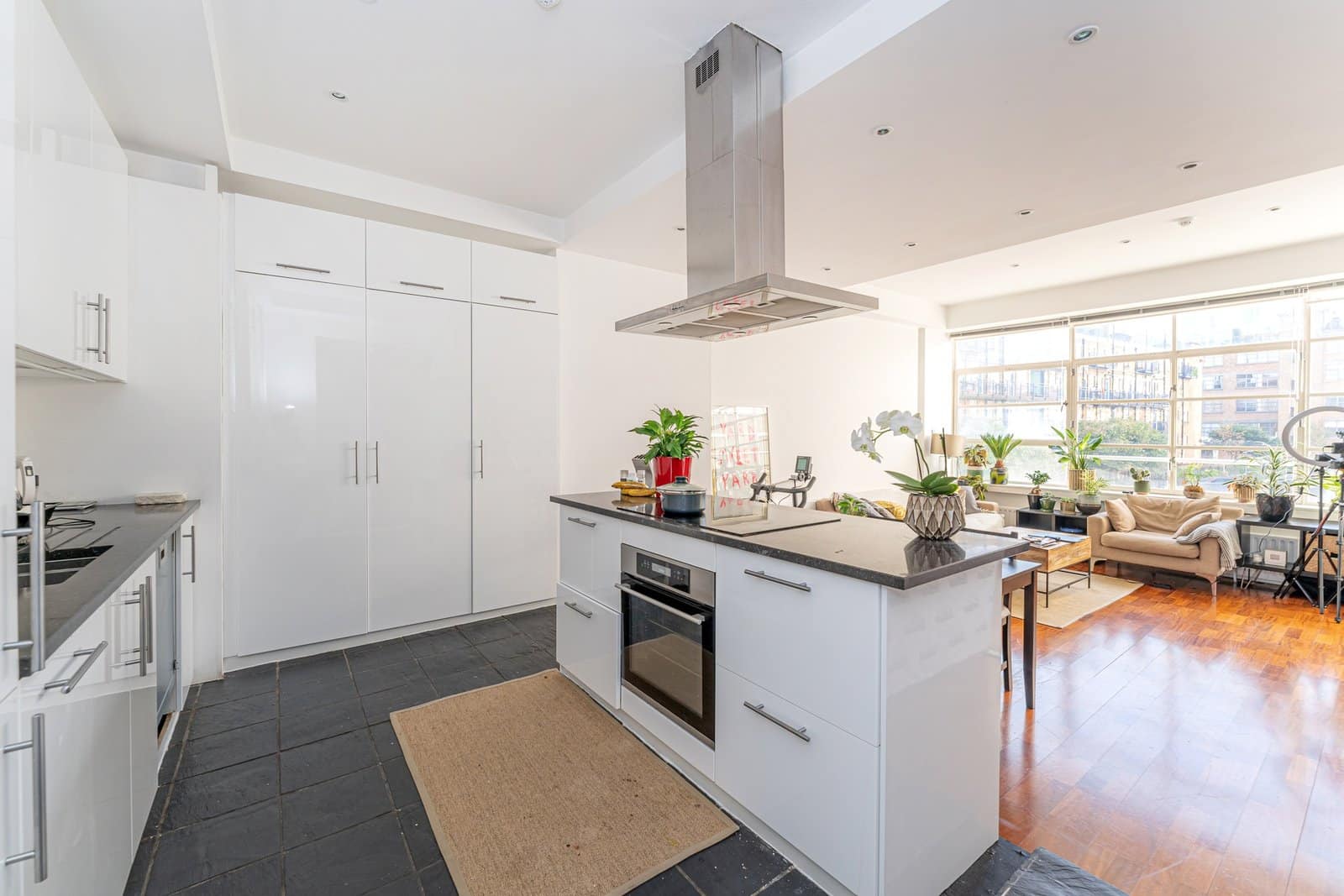 Canal Building, Angel