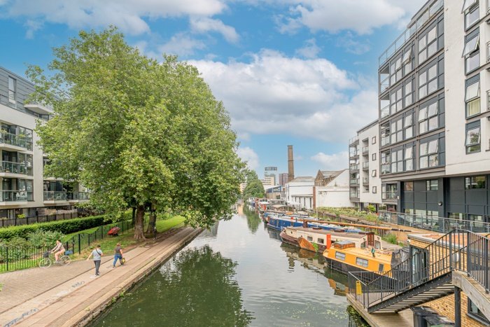 Canal Building, Angel